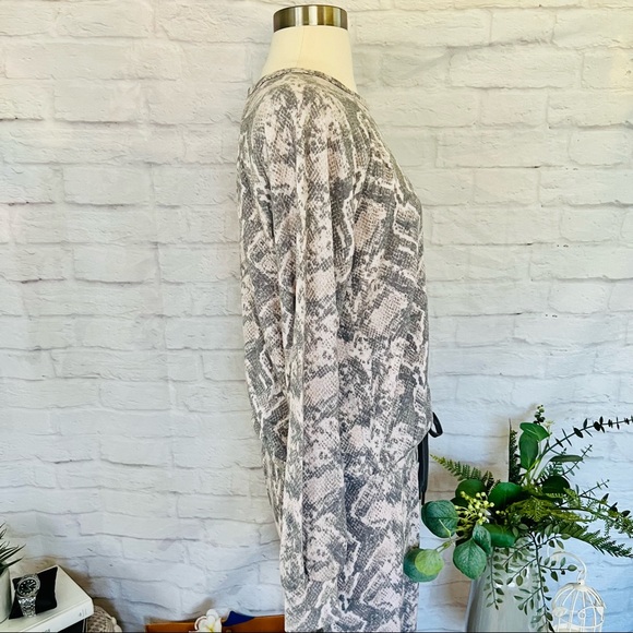 Snake Print Lounge Set - Picture 7 of 11